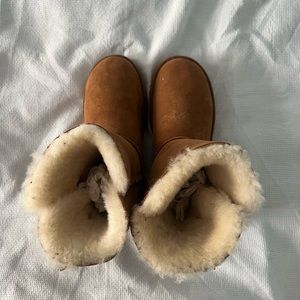 UGG W Bailey Button - NEVER WORN
